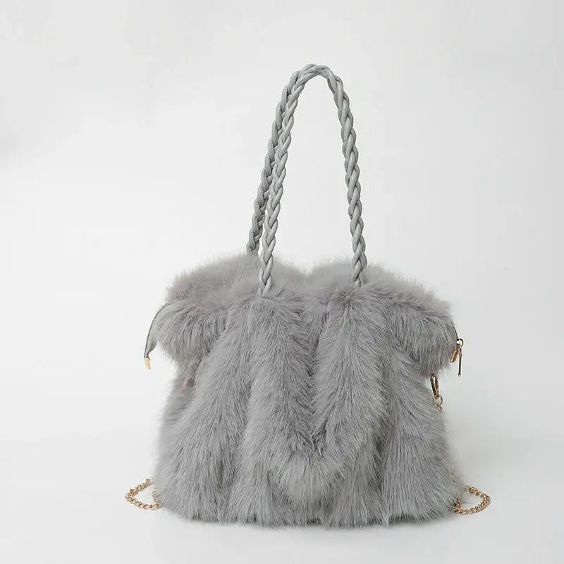 Neue Hochwertige Plüsch Schultertasche mit Faltenoptik in Kunst-Fuchsfell Design - Damenmode online kaufen | Isabell Boutique