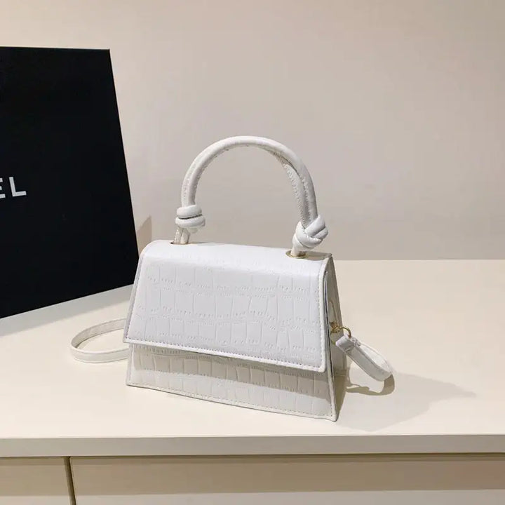 Weiße Handtasche mit Krokodil-Prägung, Henkel und Schulterriemen, IsabellBoutique030