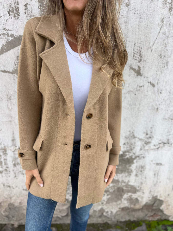 Beigefarbene Damenjacke mit Knöpfen, Jeans Look bei IsabellBoutique030