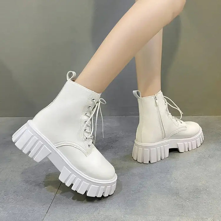 Damen Plateau-Stiefel mit Schnürung und seitlichem Reißverschluss - Damenmode online kaufen | Isabell Boutique