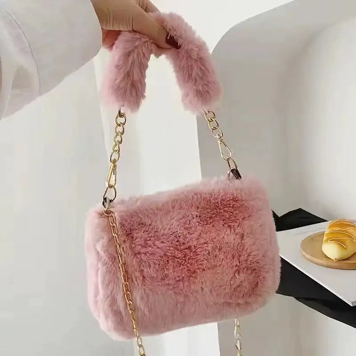 Rosa Fellhandtasche mit goldener Kette, modernes Design, IsabellBoutique030
