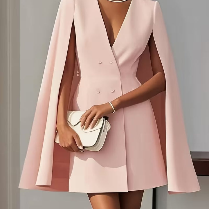 Rosa Cape-Kleid mit V-Ausschnitt und Knöpfen, stilvoll mit weißer Clutch, IsabellBoutique030