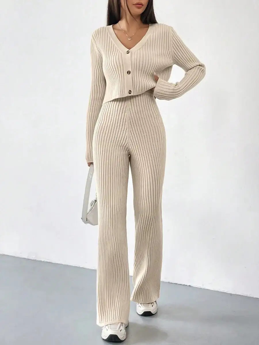 Einfarbiges, gestricktes Damen-Zweiteiler-Set mit V-Ausschnitt, kurzem Cardigan und Bootcut-Hose – vielseitige Freizeitmode für Damen - Damenmode online kaufen | Isabell Boutique