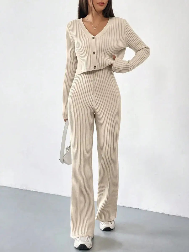 Einfarbiges, gestricktes Damen-Zweiteiler-Set mit V-Ausschnitt, kurzem Cardigan und Bootcut-Hose – vielseitige Freizeitmode für Damen - Damenmode online kaufen | Isabell Boutique
