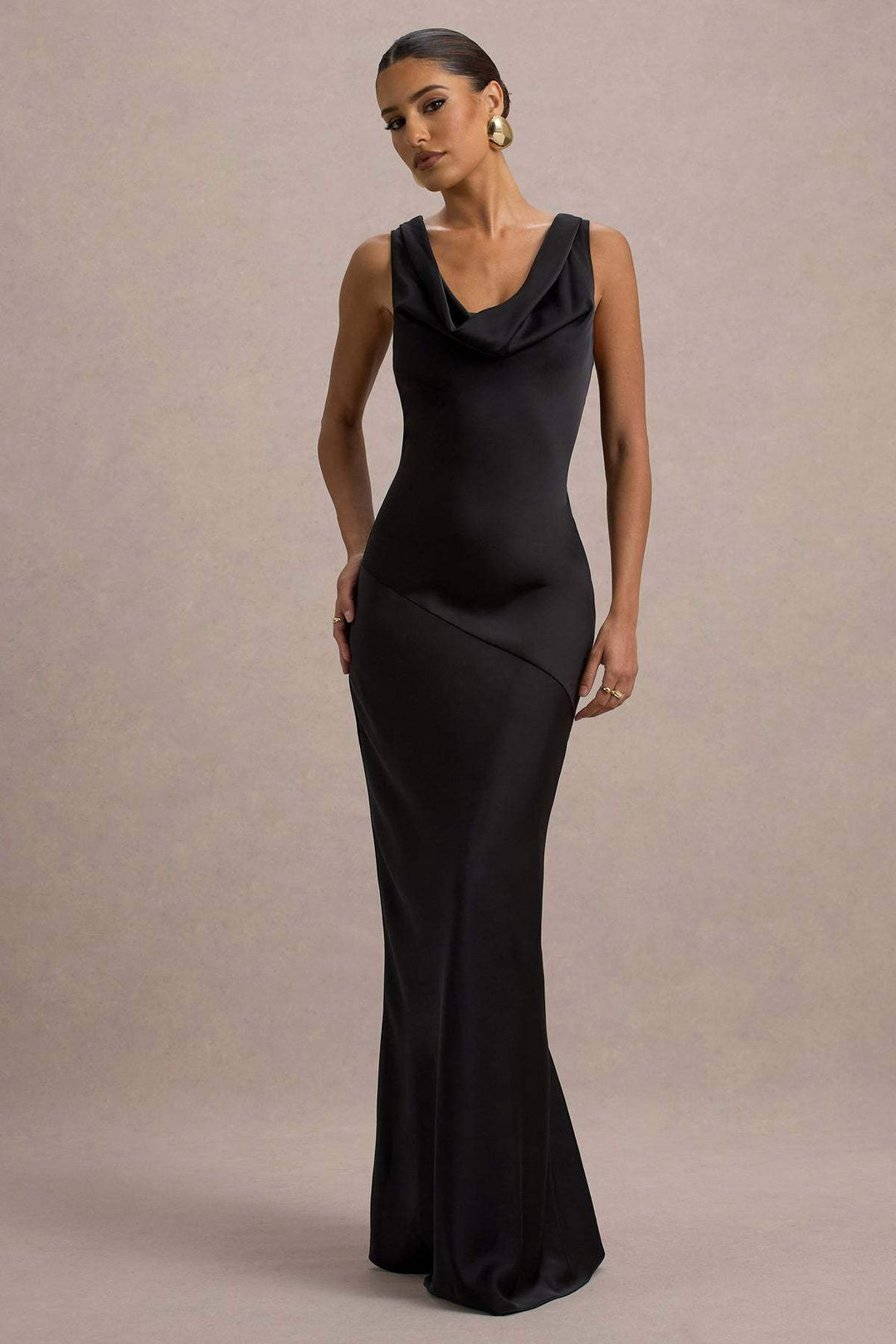 Elegantes, rückenfreies Premium-Satin-Kleid in Slim-Fit mit Meerjungfrau-Schnitt - Damenmode online kaufen | Isabell Boutique