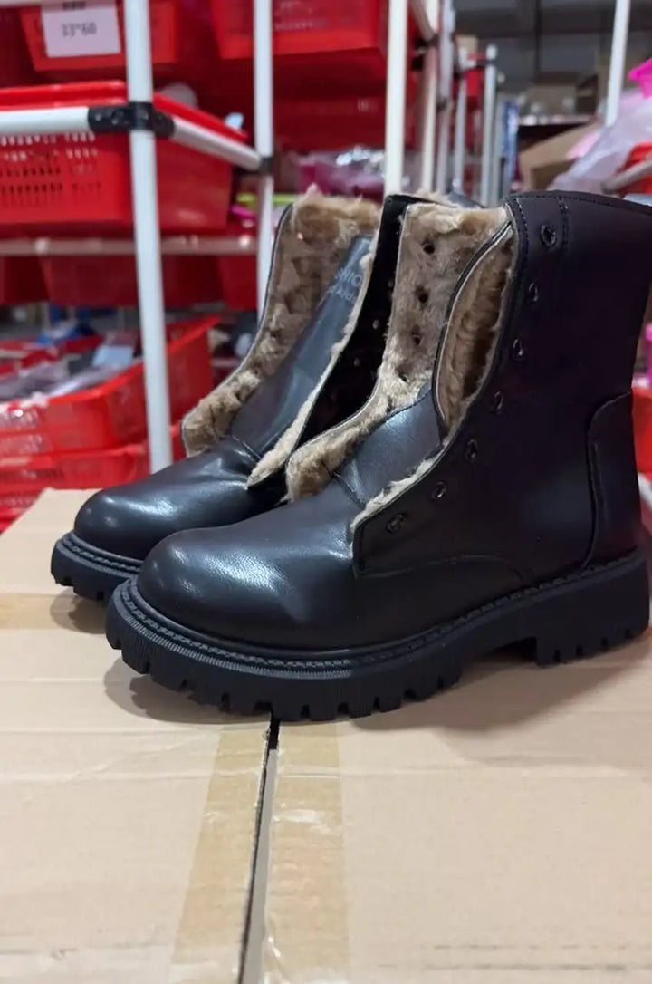 Schwarze Damenstiefel mit Fellfutter und Profilsohle, IsabellBoutique030