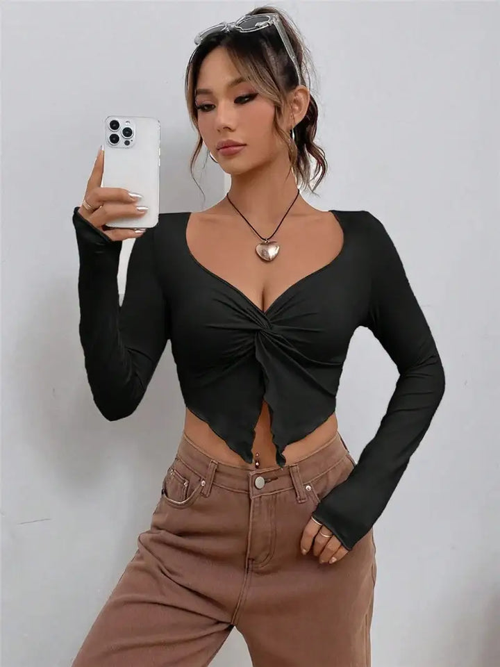 Schwarzes Crop Top mit Knoten, Langarm. Damenmode bei IsabellBoutique030.