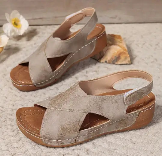 Modische Damen Plateau-Sandalen im Römischen Stil – Perfekt für Strand &amp; Alltag - Damenmode online kaufen | Isabell Boutique