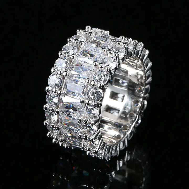 Hip-Hop Bar Zirkonring aus Kupfer mit Dreireihigem Baguette-Diamantbesatz für Damen - Damenmode online kaufen | Isabell Boutique