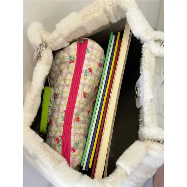 Weiße Plüsch-Schultertasche – Lässige Tote Bag - Damenmode online kaufen | Isabell Boutique