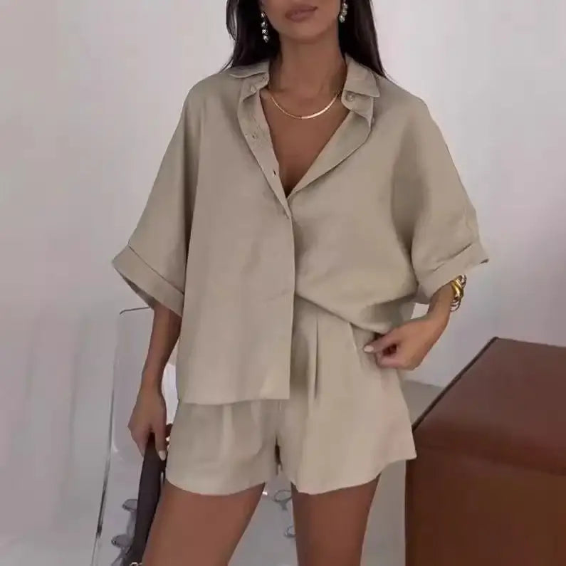 Modisches Damen-Zweiteiler-Set mit Polokragen, Halbarm-Oberteil und Shorts - Damenmode online kaufen | Isabell Boutique