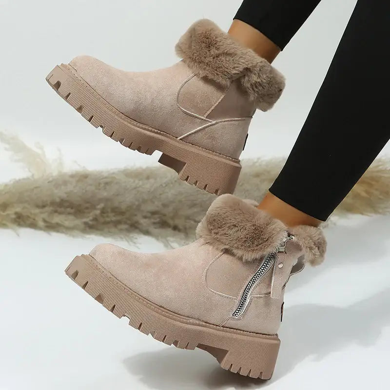 Beige Damen-Stiefeletten mit Fell, Plateau-Sohle und Reißverschluss. IsabellBoutique030