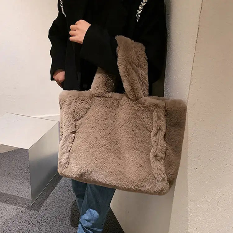 Wintertasche mit Kette – Plüsch Handtasche / Damen Schultertasche - Damenmode online kaufen | Isabell Boutique