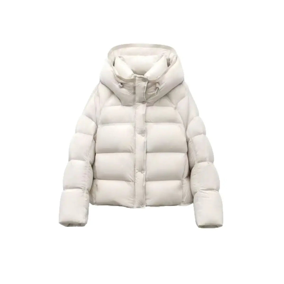 Cremefarbene Daunenjacke mit Kapuze, gesteppt, Wintermode von IsabellBoutique030