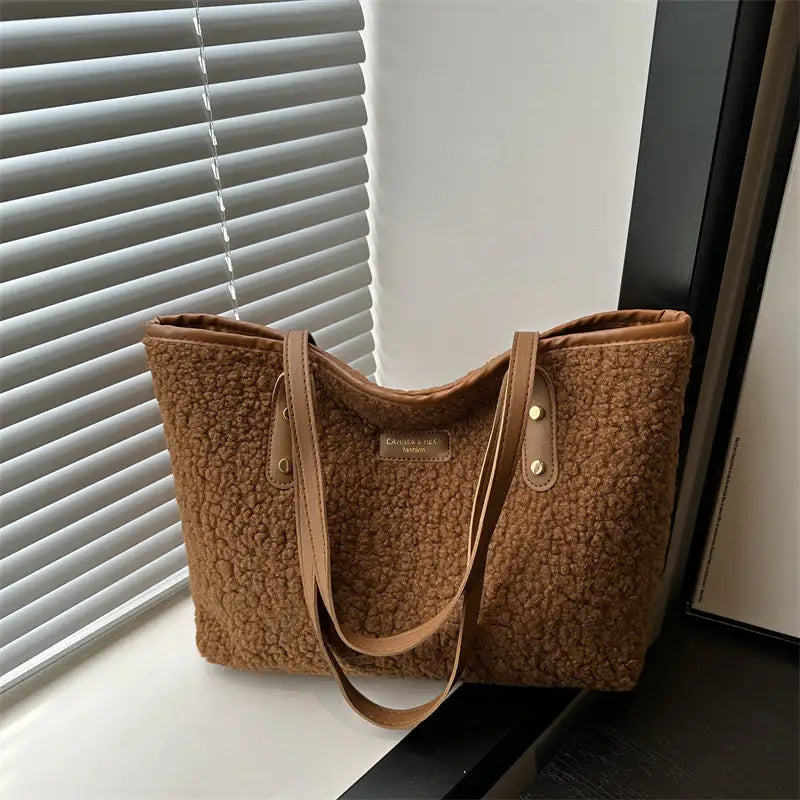 Modische, flauschige und vielseitige Damen-Schultertasche - Damenmode online kaufen | Isabell Boutique