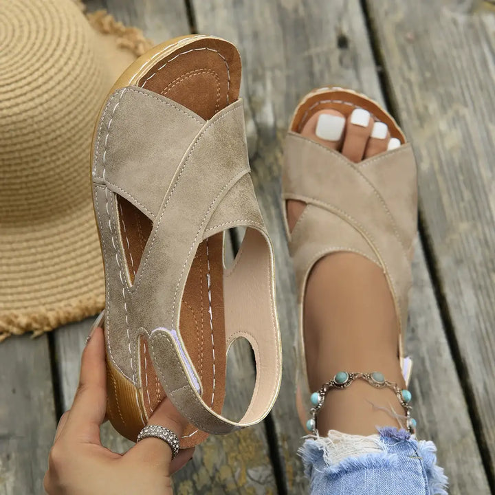 Modische Damen Plateau-Sandalen im Römischen Stil – Perfekt für Strand &amp; Alltag - Damenmode online kaufen | Isabell Boutique
