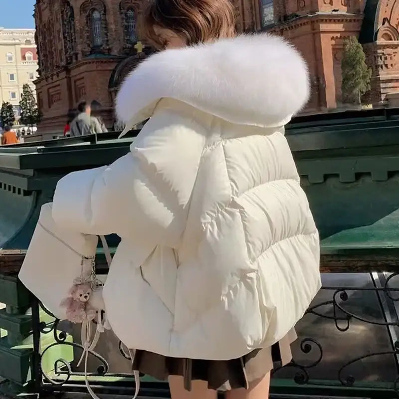 Weißer Damen Winter-Steppmantel mit Kapuze und Fellkragen, IsabellBoutique030