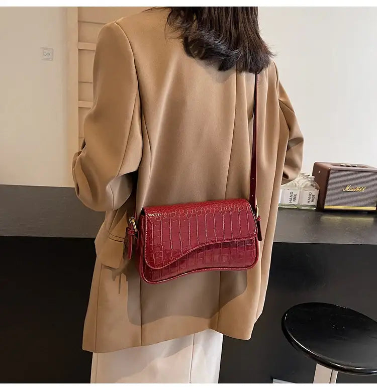 Rote Kroko-Umhängetasche mit Schulterriemen, Design, von IsabellBoutique030