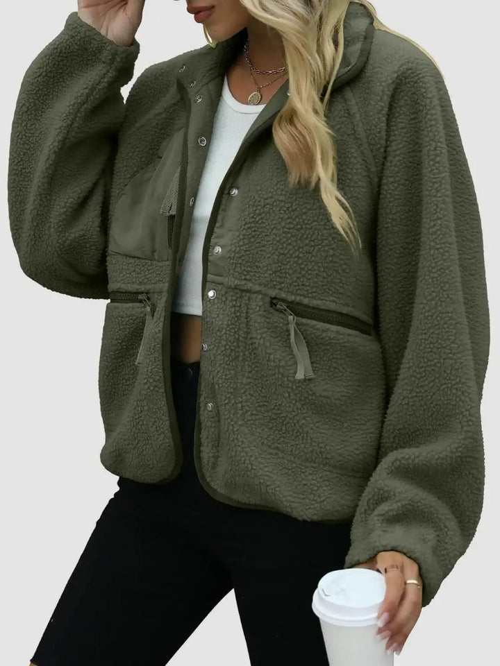 Grüne Teddy Jacke mit Reißverschluss und Taschen, Damenmode von IsabellBoutique030