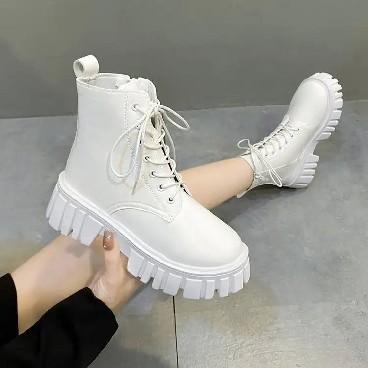 Damen Plateau-Stiefel mit Schnürung und seitlichem Reißverschluss - Damenmode online kaufen | Isabell Boutique