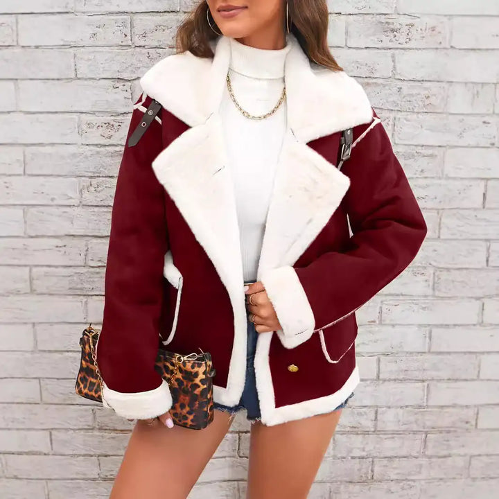 Bordeauxfarbene Shearling Jacke mit weißem Kunstfellbesatz, Damenmode bei IsabellBoutique030