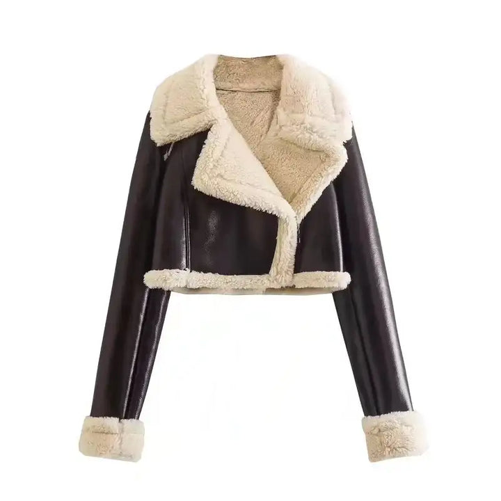 Schwarze Kunstlederjacke mit cremefarbenem Futter. Kurze Damenjacke, trendy, IsabellBoutique030