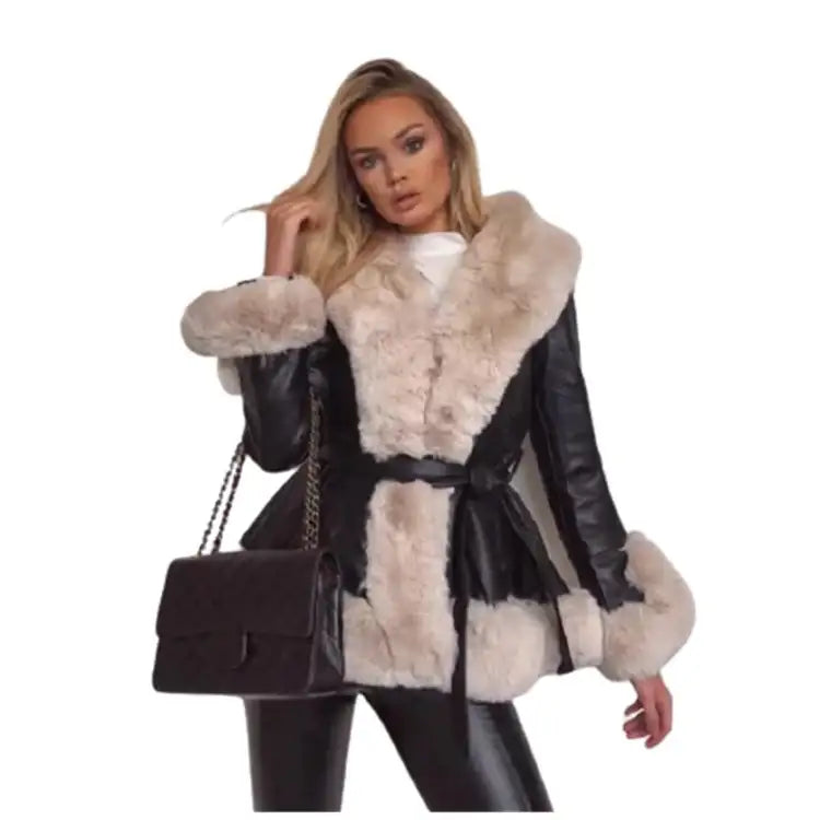 Schwarze Kunstleder-Jacke mit beige Pelzbesatz, Taillengürtel und IsabellBoutique030