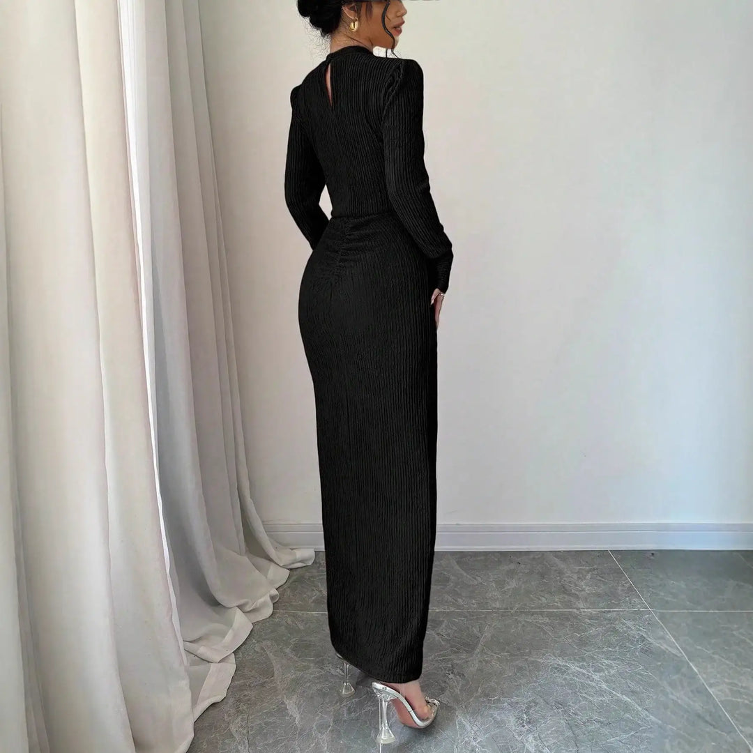 Figurbetontes Etuikleid mit Rundhalsausschnitt, taillierter Passform und Schlitz - Damenmode online kaufen | Isabell Boutique