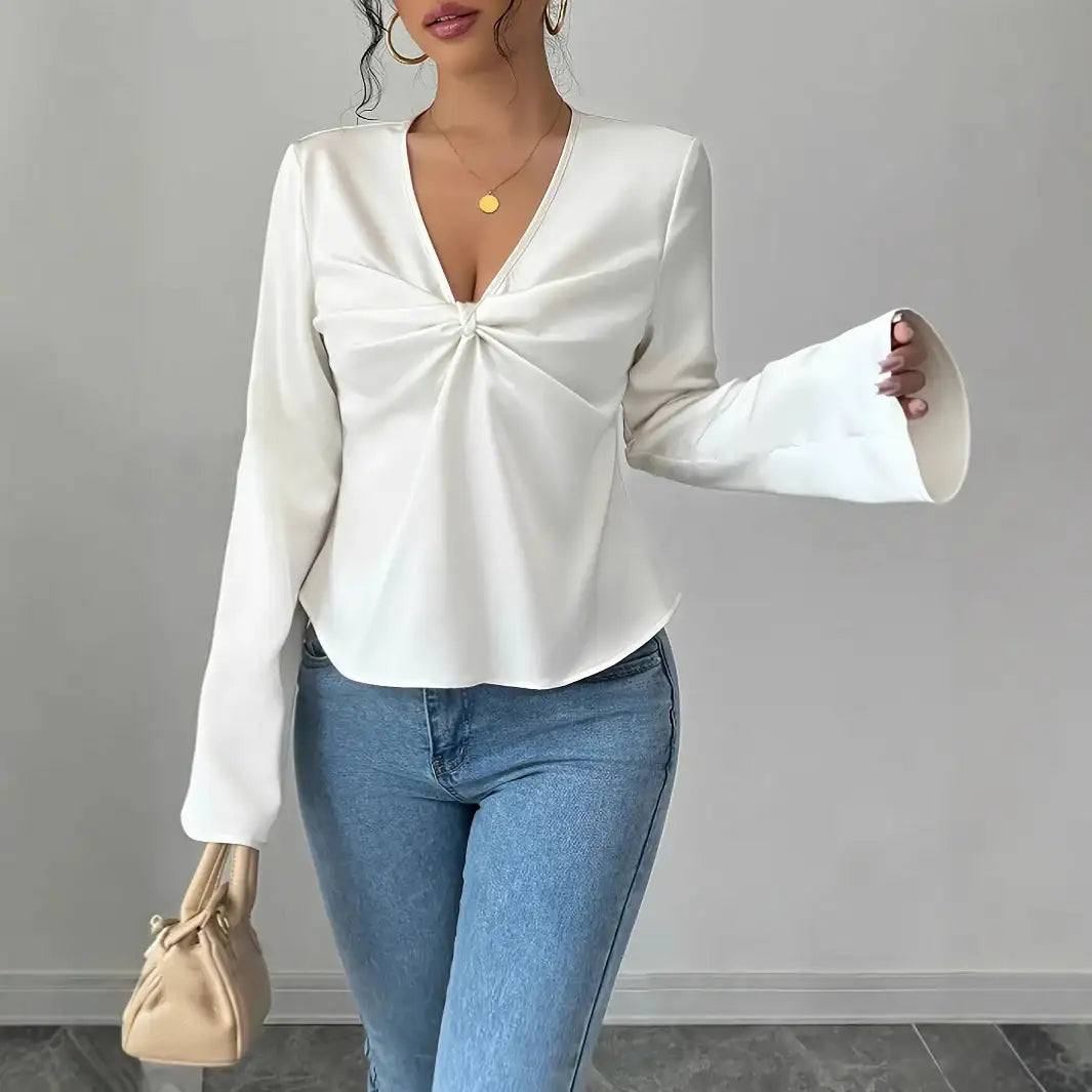 Weiße Bluse mit V-Ausschnitt & weiten Ärmeln, Jeans & Handtasche, IsabellBoutique030