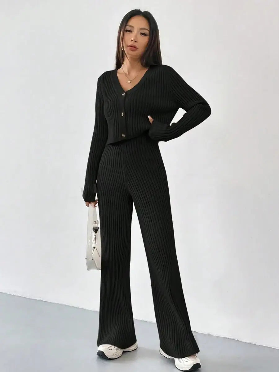 Einfarbiges, gestricktes Damen-Zweiteiler-Set mit V-Ausschnitt, kurzem Cardigan und Bootcut-Hose – vielseitige Freizeitmode für Damen - Damenmode online kaufen | Isabell Boutique