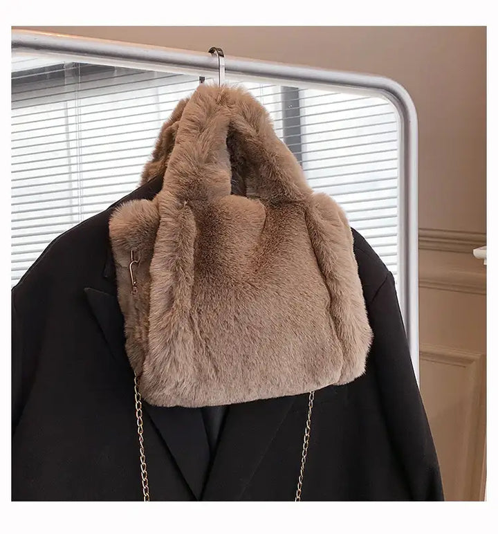 Wintertasche mit Kette – Plüsch Handtasche / Damen Schultertasche - Damenmode online kaufen | Isabell Boutique