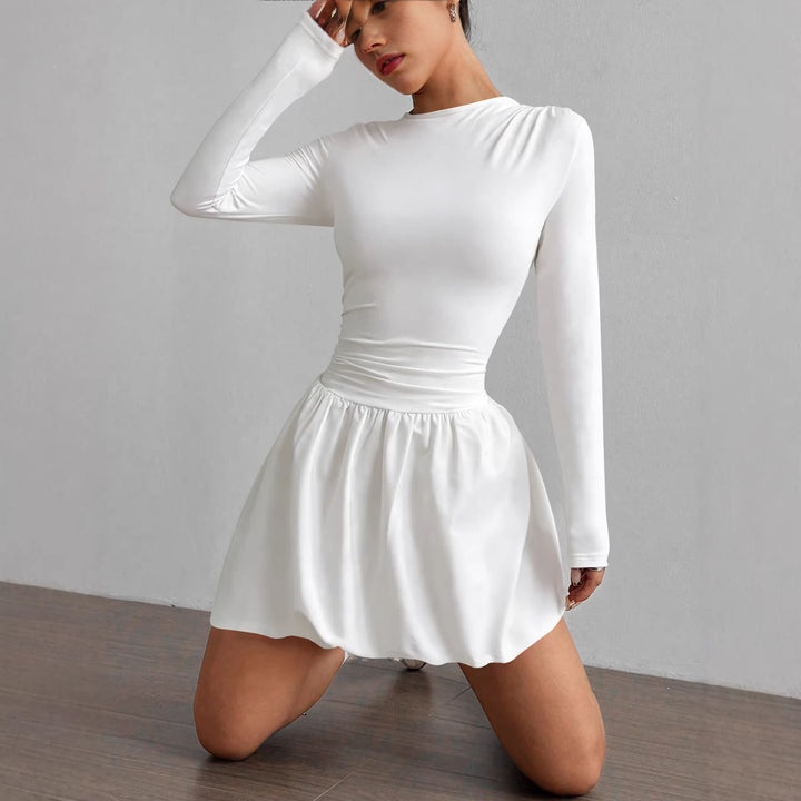 Weißes Langarmkleid mit Rüschenrock und figurbetontem Schnitt, IsabellBoutique030