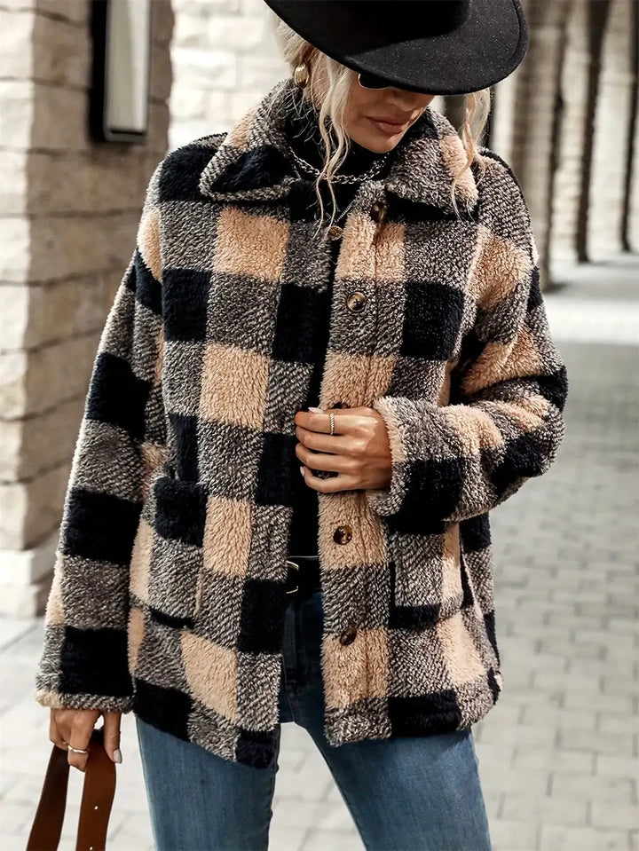 Gekaro-Jacke in Schwarz, Beige und Weiß kariert. Damenmode bei IsabellBoutique030.