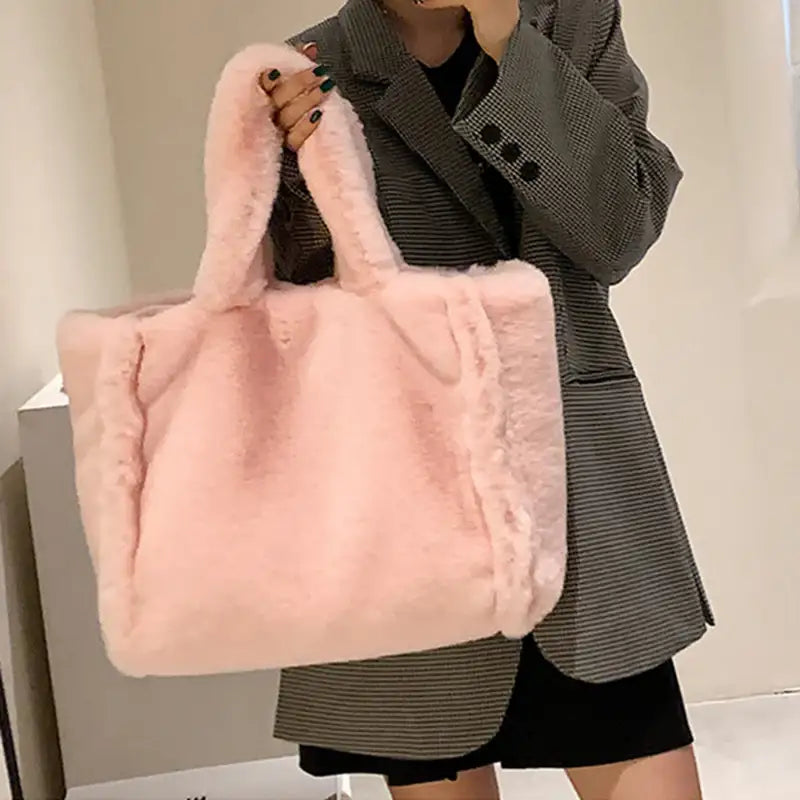Wintertasche mit Kette – Plüsch Handtasche / Damen Schultertasche - Damenmode online kaufen | Isabell Boutique