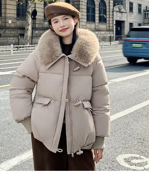 Beige Winterjacke mit Pelzkragen, Streetwear, elegantes Outfit, IsabellBoutique030