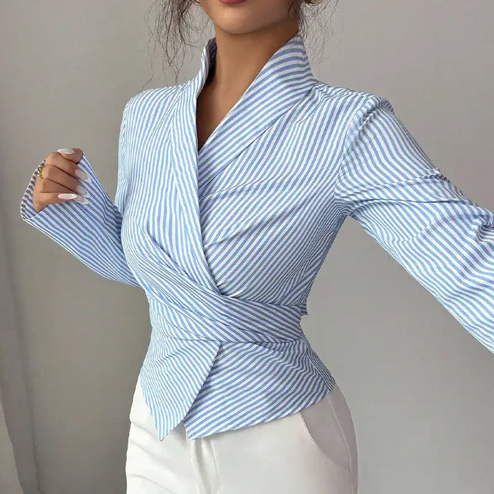 Elegante Damenbluse mit Streifen, langen Ärmeln und dekorativem Trägerdetail - Damenmode online kaufen | Isabell Boutique