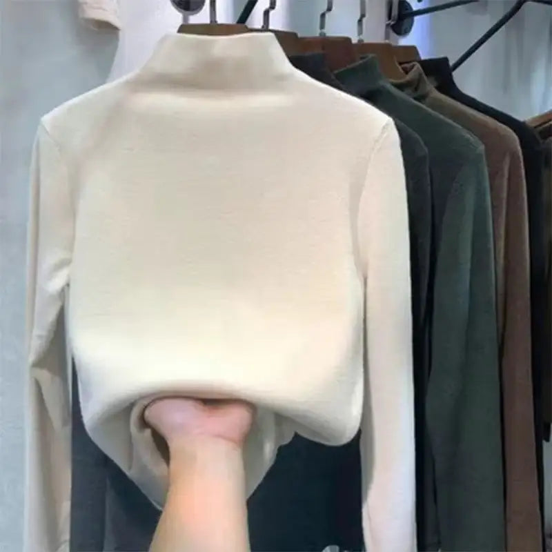 Cremefarbener Rollkragenpullover für Damen im Detail. IsabellBoutique030