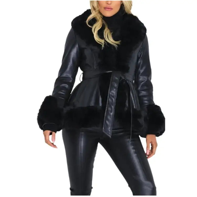 Schwarze Lederjacke mit Pelzbesatz und Gürtel. Damenmode bei IsabellBoutique030