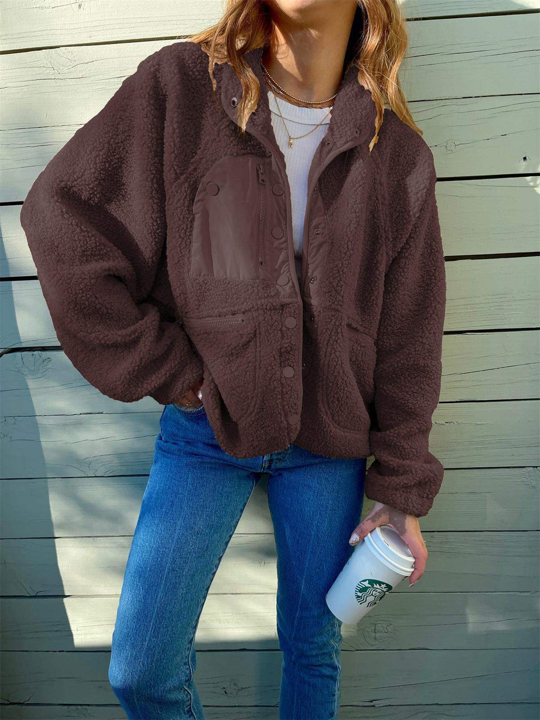 Braune Teddyjacke mit Taschen, Jeans, lässiger Look, IsabellBoutique030