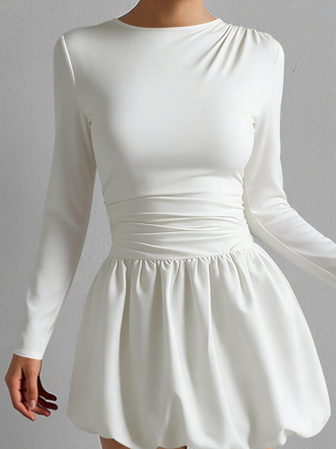 Weißes Rüschenkleid mit langen Ärmeln und Taillenfalten, elegant &amp; figurbetont, IsabellBoutique030