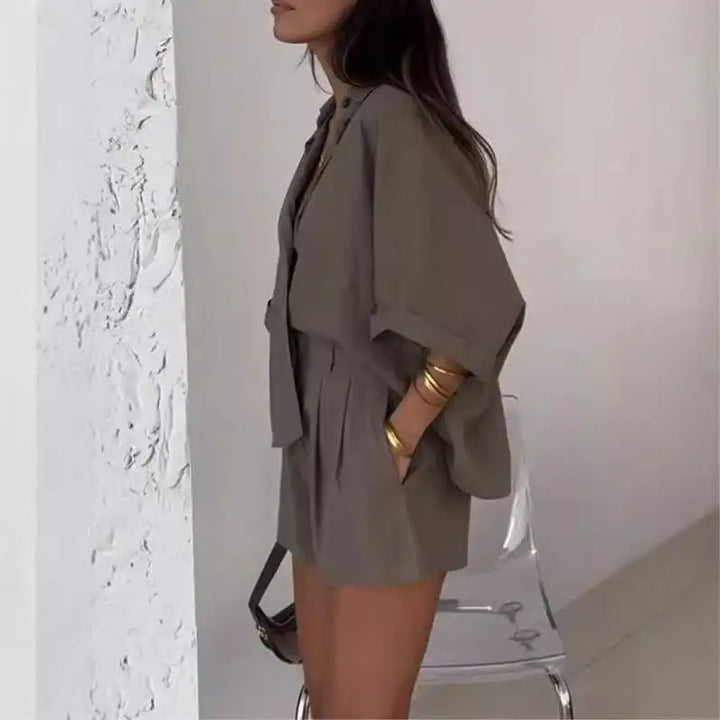 Modisches Damen-Zweiteiler-Set mit Polokragen, Halbarm-Oberteil und Shorts - Damenmode online kaufen | Isabell Boutique