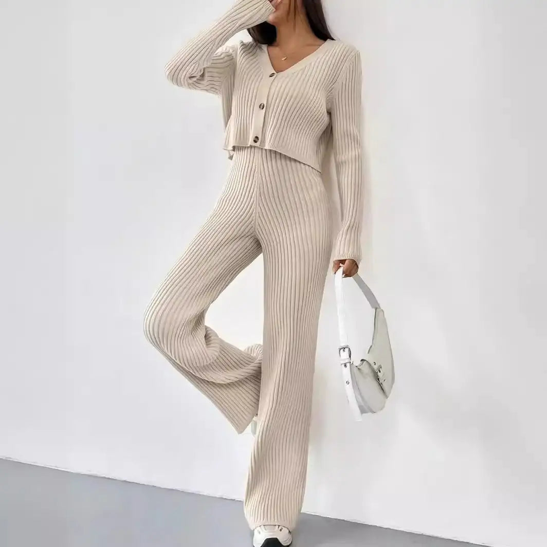 Einfarbiges, gestricktes Damen-Zweiteiler-Set mit V-Ausschnitt, kurzem Cardigan und Bootcut-Hose – vielseitige Freizeitmode für Damen - Damenmode online kaufen | Isabell Boutique