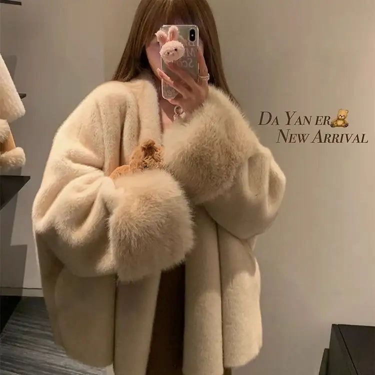 Cremefarbener Kunstfellmantel mit Pelzkragen, Wintermode für Damen, IsabellBoutique030