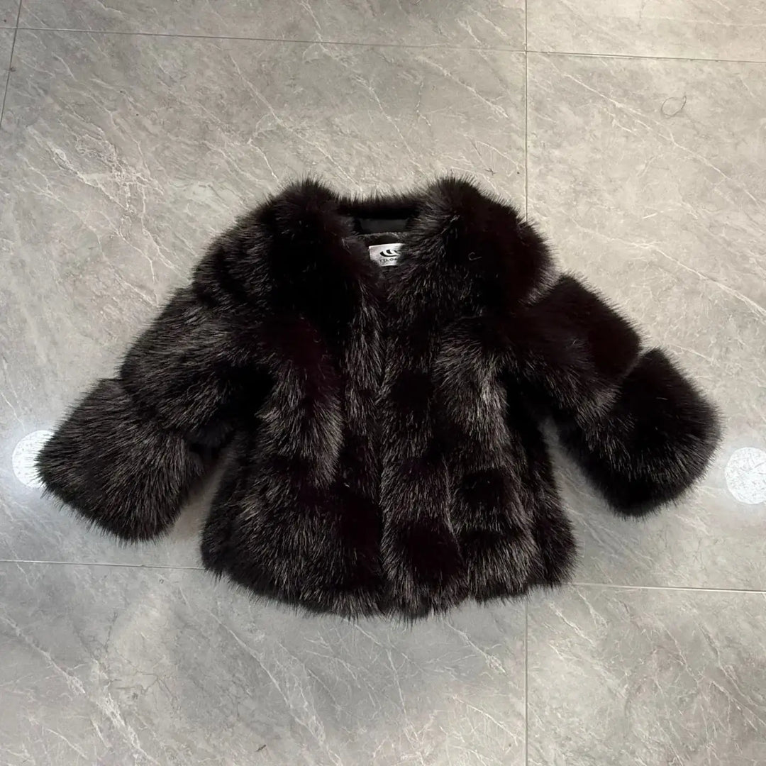 Schwarze Pelzjacke mit weitem Kragen und 3/4 Ärmeln, IsabellBoutique030