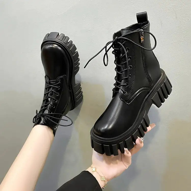 Damen Plateau-Stiefel mit Schnürung und seitlichem Reißverschluss - Damenmode online kaufen | Isabell Boutique
