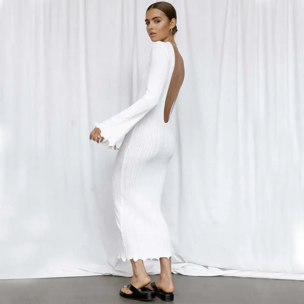 Figurbetontes, langärmliges Maxi-Strickkleid mit Rüschen, rückenfreiem Design und sexy Hüftschnitt – ideal für Party &amp; Strand - Damenmode online kaufen | Isabell Boutique