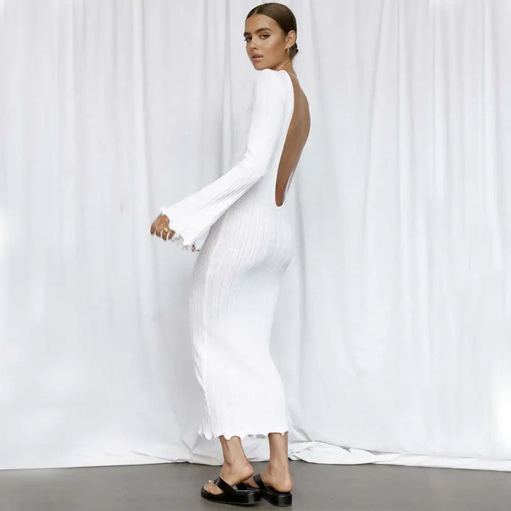 Figurbetontes, langärmliges Maxi-Strickkleid mit Rüschen, rückenfreiem Design und sexy Hüftschnitt – ideal für Party &amp; Strand - Damenmode online kaufen | Isabell Boutique