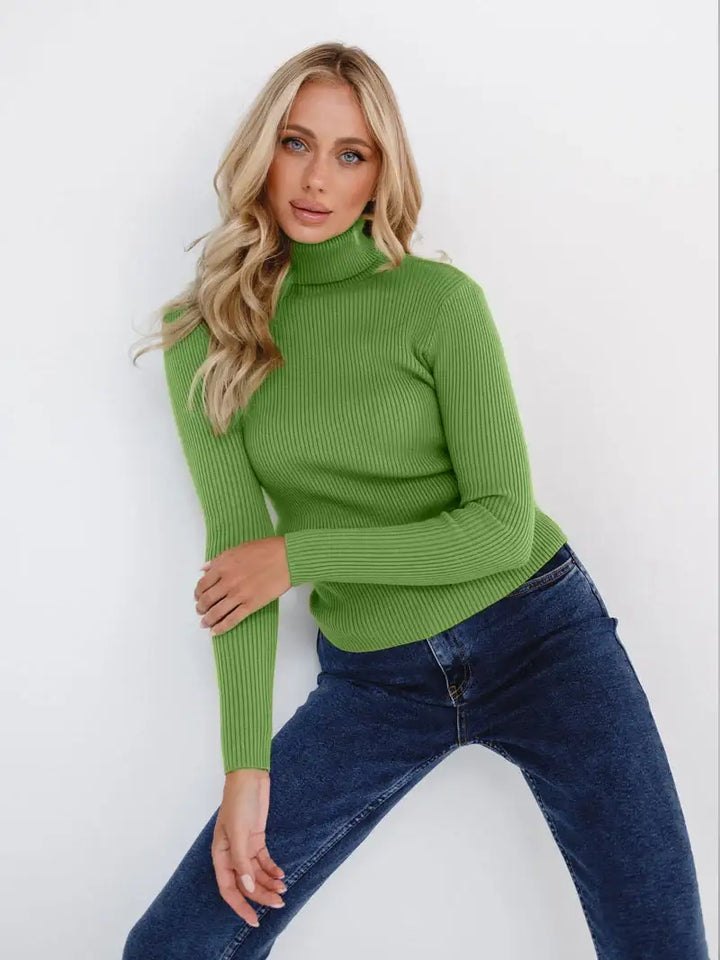 Grüner Rollkragenpullover, Rippstrick, mit Jeans kombiniert, IsabellBoutique030