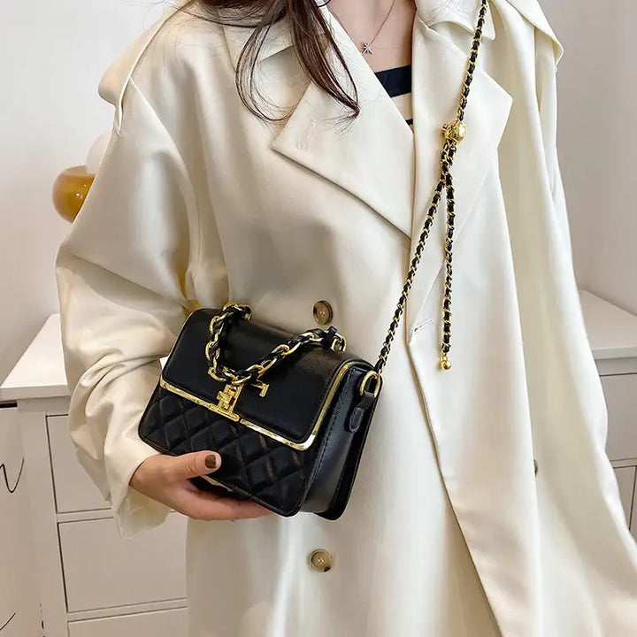 Handtasche mit Diamantkette – Elegante und Stilvolle Schultertasche - Damenmode online kaufen | Isabell Boutique