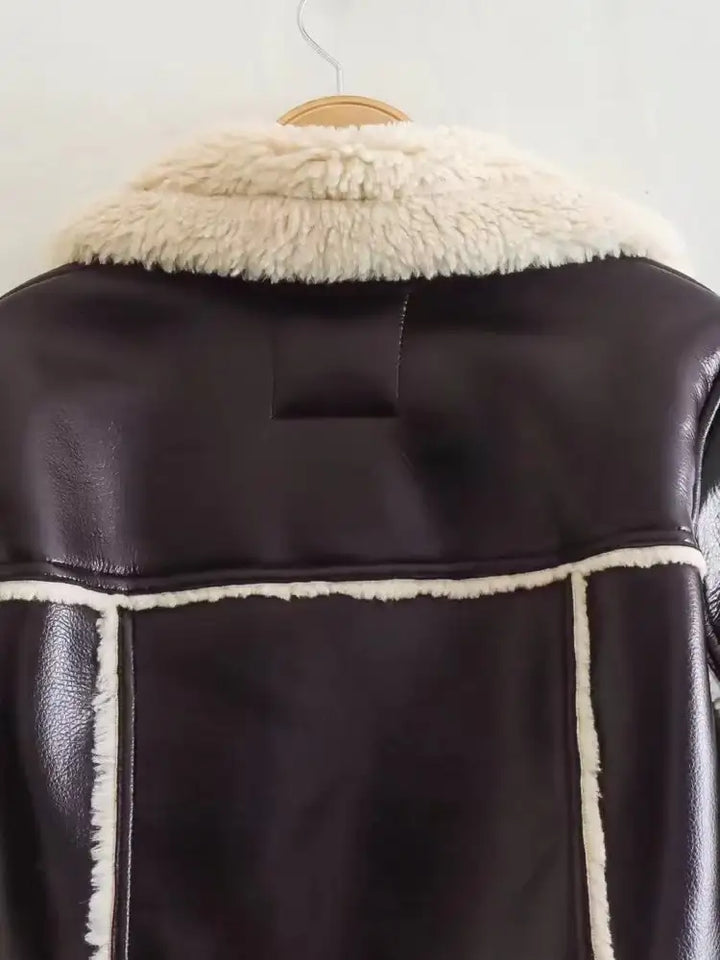 Braune Kunstlederjacke mit cremefarbenem Futter und Kragen, Damenmode bei IsabellBoutique030
